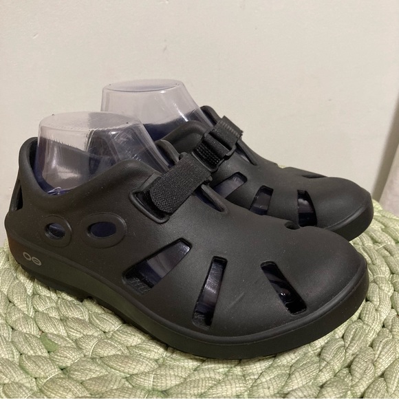 OOFOS Oocandoo Black Outdoors Sandals - Picture 4 of 14